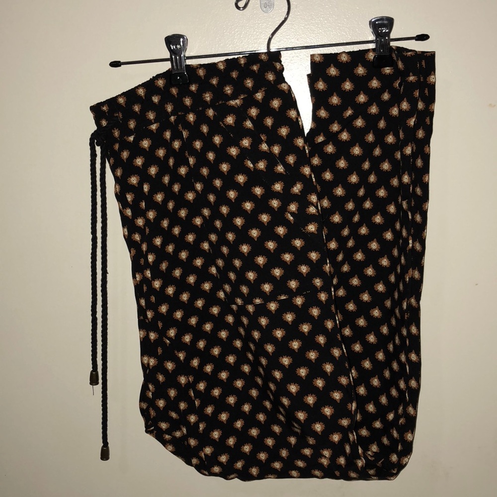 High waisted looser fitting joggers